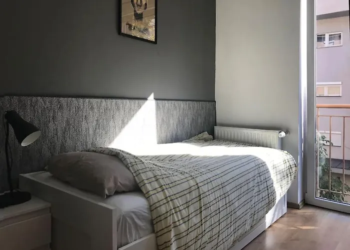 Perfect Family-Friendly Midtown Apt+French Balcony